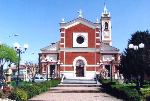 Caccia all’uomo a Ceriano. Il vicesindaco: “Ecco l’identikit di chi ha fatto i suoi bisogni in chiesa”