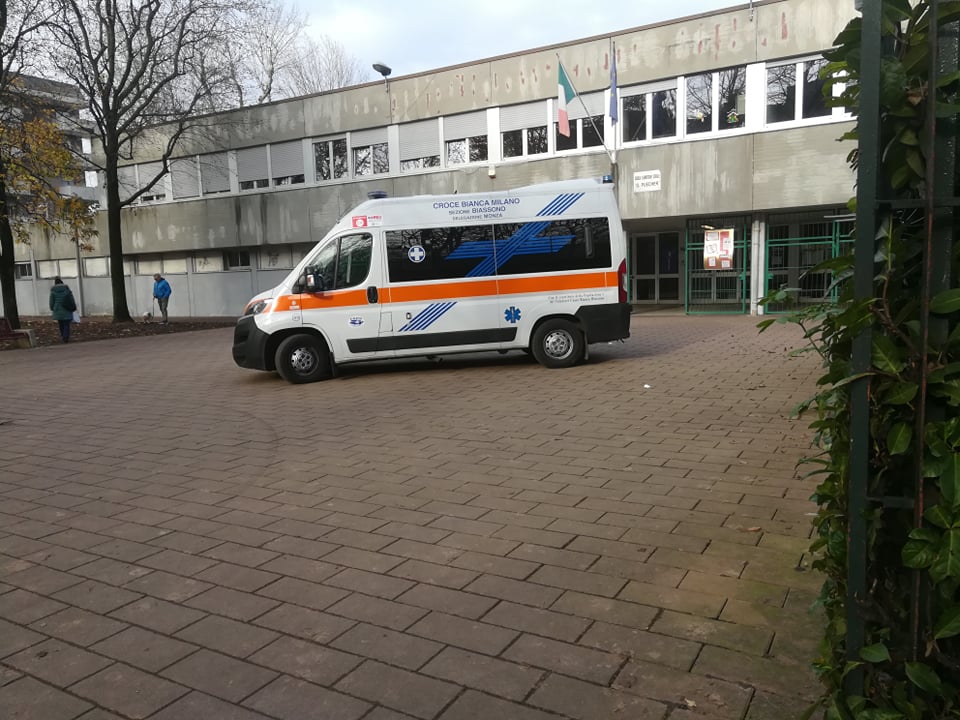 Si spezza ramo, grave infortunio sul lavoro per giardiniere