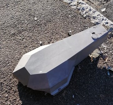 Vento forte, tragedia sfiorata cade lampione