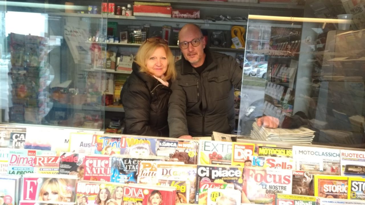 Cambiano vita e aprono un’edicola