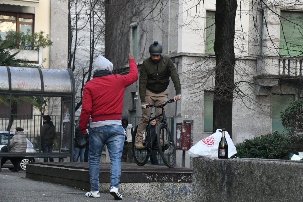 Brumotti accoltellato, ecco la ricostruzione