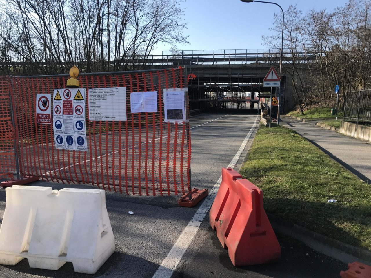 Senso unico alternato ad Agrate: il traffico va in tilt