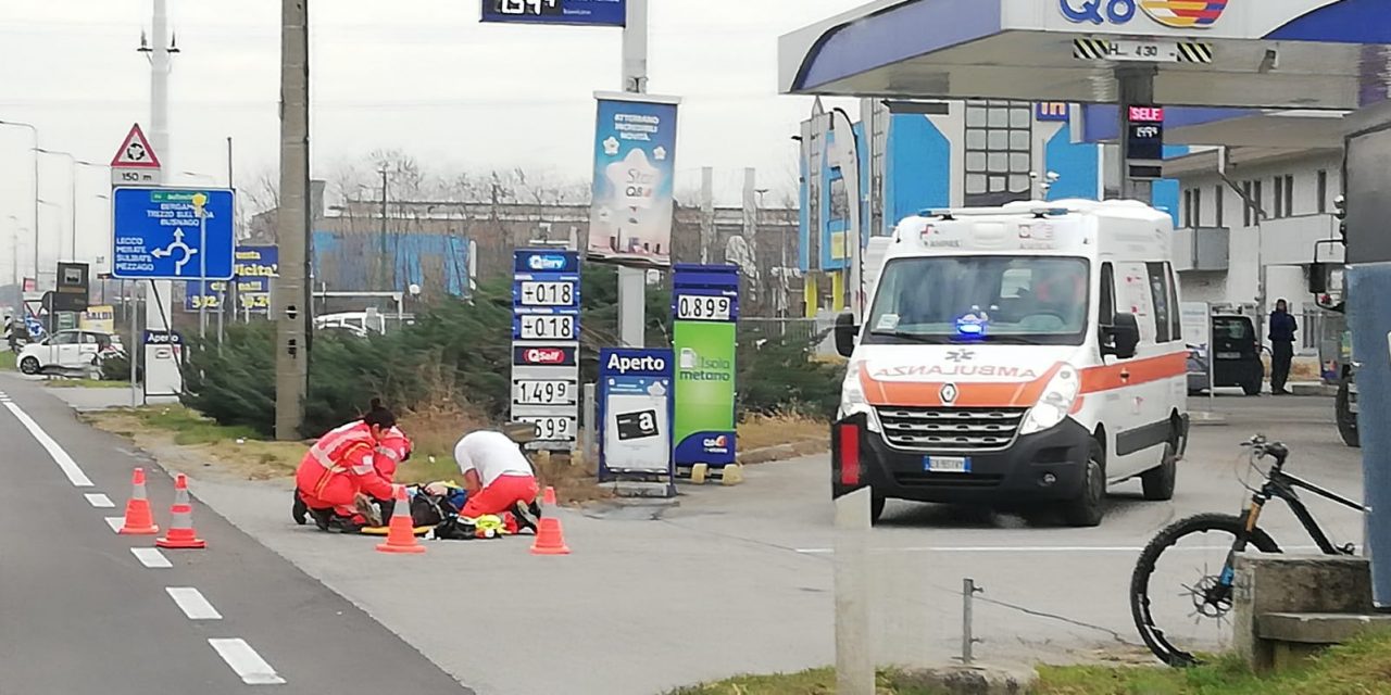 Ciclista investito lungo la Sp2, attimi di paura a Bellusco