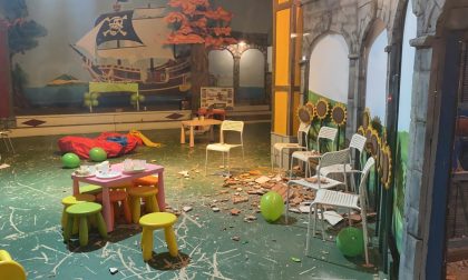 Crolla soffitto a una festa per bambini: due feriti