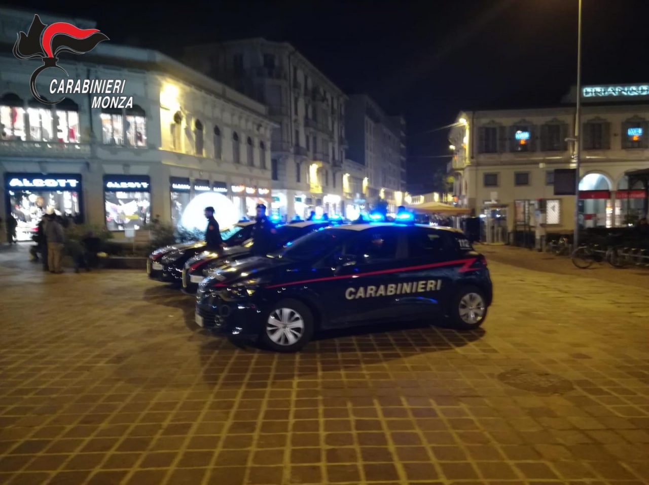 Spaccio sulla fontana: arrestato