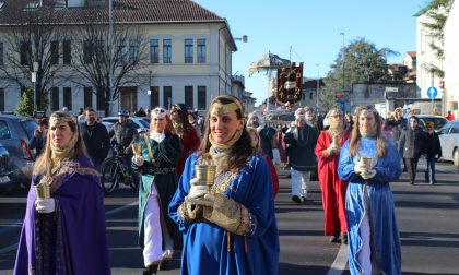 Epifania, tornano il Corteo dei Magi e la Befana del pompiere