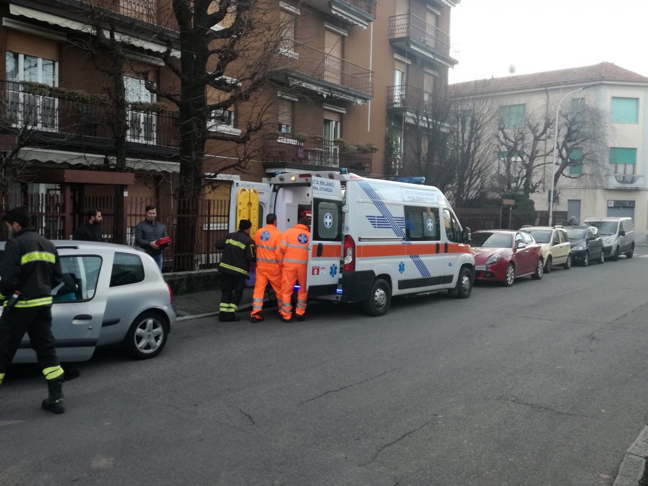 Donna soccorsa in casa dai Vigili del fuoco FOTO