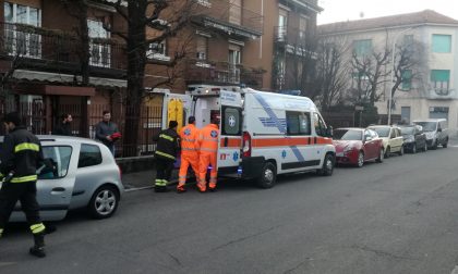 Donna soccorsa in casa dai Vigili del fuoco FOTO