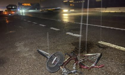 In bici in autostrada: travolto e ucciso  VIDEO