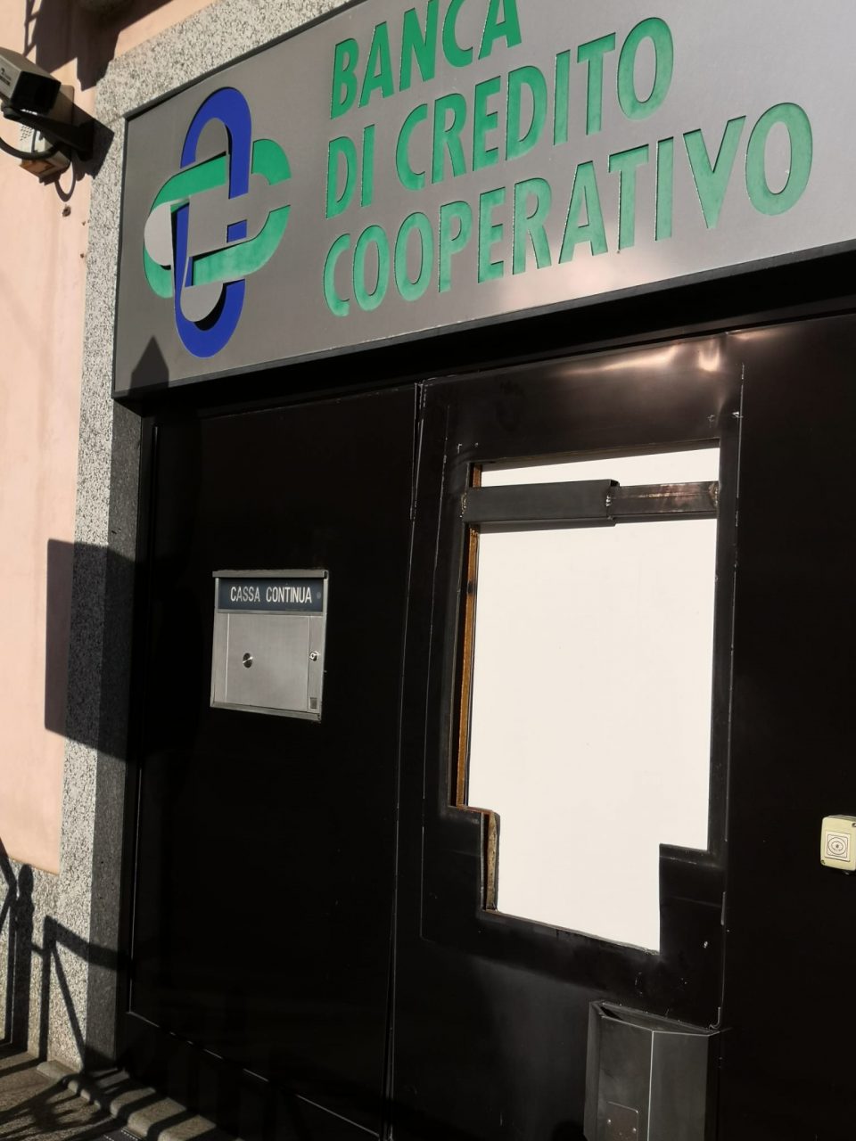 Cogliate, furto con eplosione al bancomat di piazza Chiesa