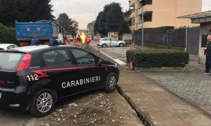 Danneggiato un tubo del gas durante i lavori in strada: intervengono i Vigili del fuoco