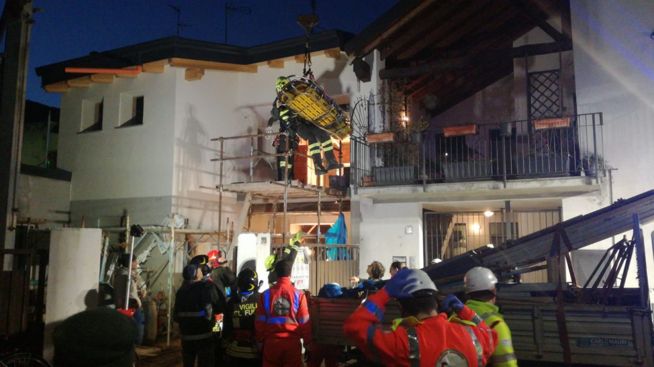 Malore in cantiere a Seregno, soccorso operaio 28enne FOTO