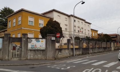 "Salviamo l'asilo San Giuseppe", il centrodestra scende in piazza accanto ai genitori
