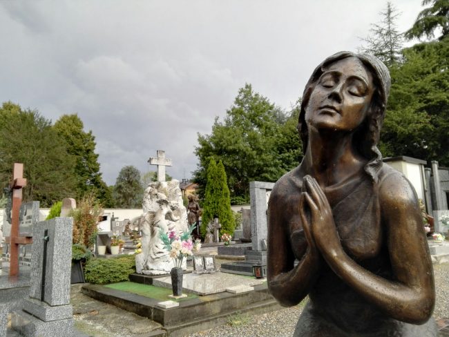 Barriere architettoniche al cimitero addio. Lavori al via prima delle festività natalizie