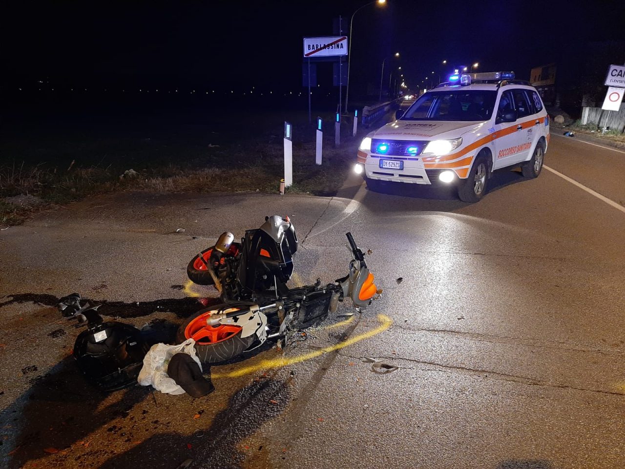 Gravissimo incidente tra auto e moto, paura per un 48enne