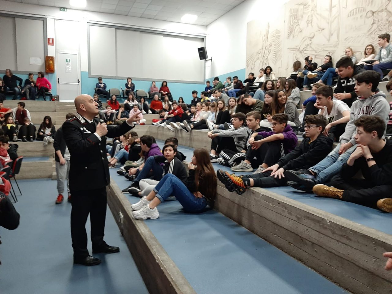 Studenti a lezione di Costituzione, in cattedra i Carabinieri FOTO