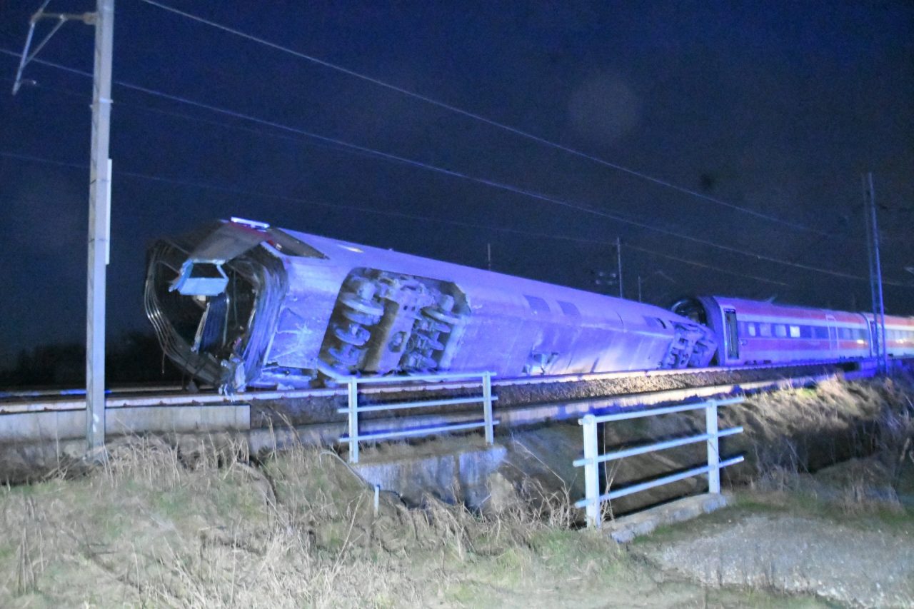 Frecciarossa deragliato nel Lodigiano: morti due macchinisti, 30 feriti VIDEO