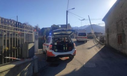 Il vento forte fa una vittima in Lombardia: 77enne colpita da un tetto scoperchiato