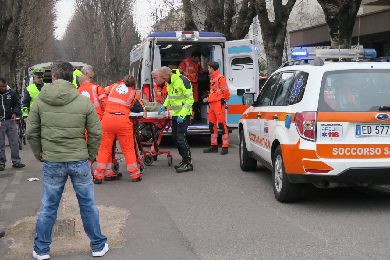 Ha un malore in bicicletta, soccorso 65enne FOTO