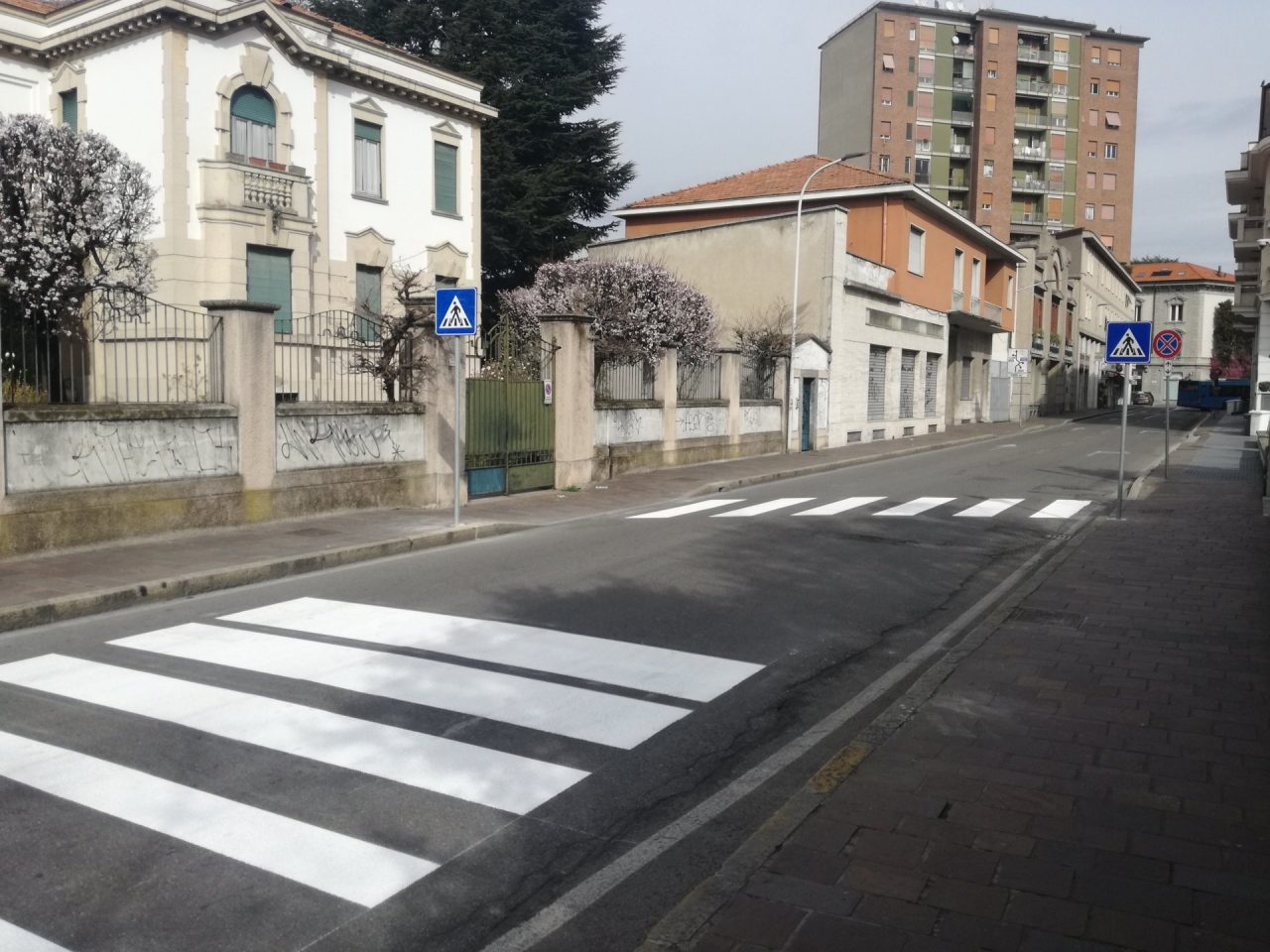 A Seregno rifatte le strisce pedonali pericolose