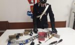 In auto nascondeva refurtiva e pistole, arrestato un ladro