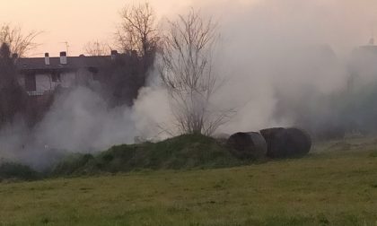 Fieno in fiamme in via Moro lungo intervento dei Vigili del Fuoco