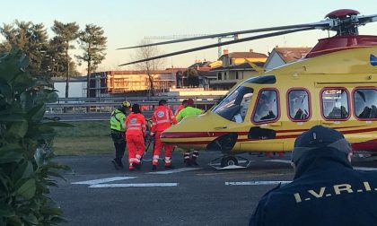 Investito dalla sua auto al Centro Colleoni: arriva l'elisoccorso