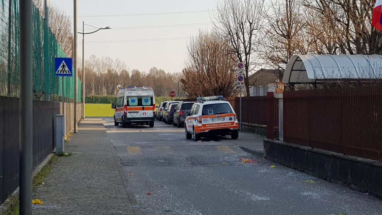 Cade dal carro di carnevale e batte la testa, paura per un bimbo