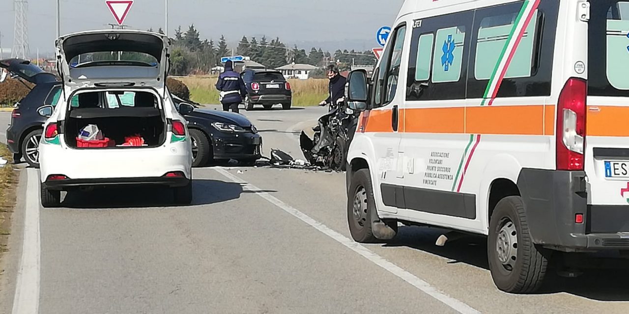 Scontro tra auto a Vimercate: coinvolta anche una bimba di 2 anni FOTO