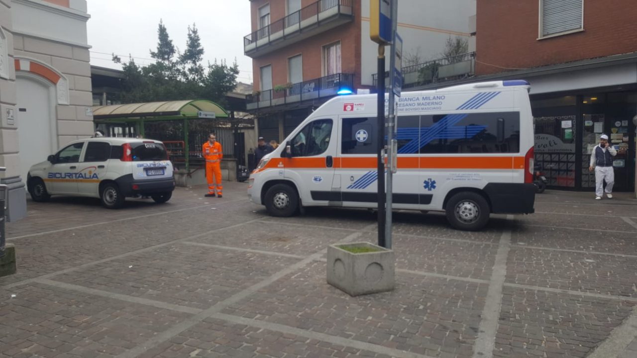 Soccorsi in stazione a Seveso