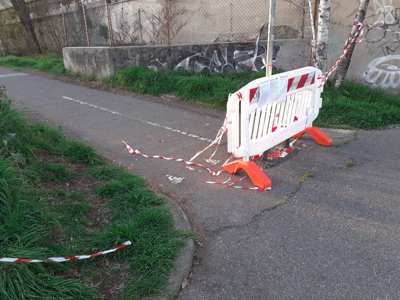 Ciclabile del Villoresi riaperta dagli irriducibili della passeggiata