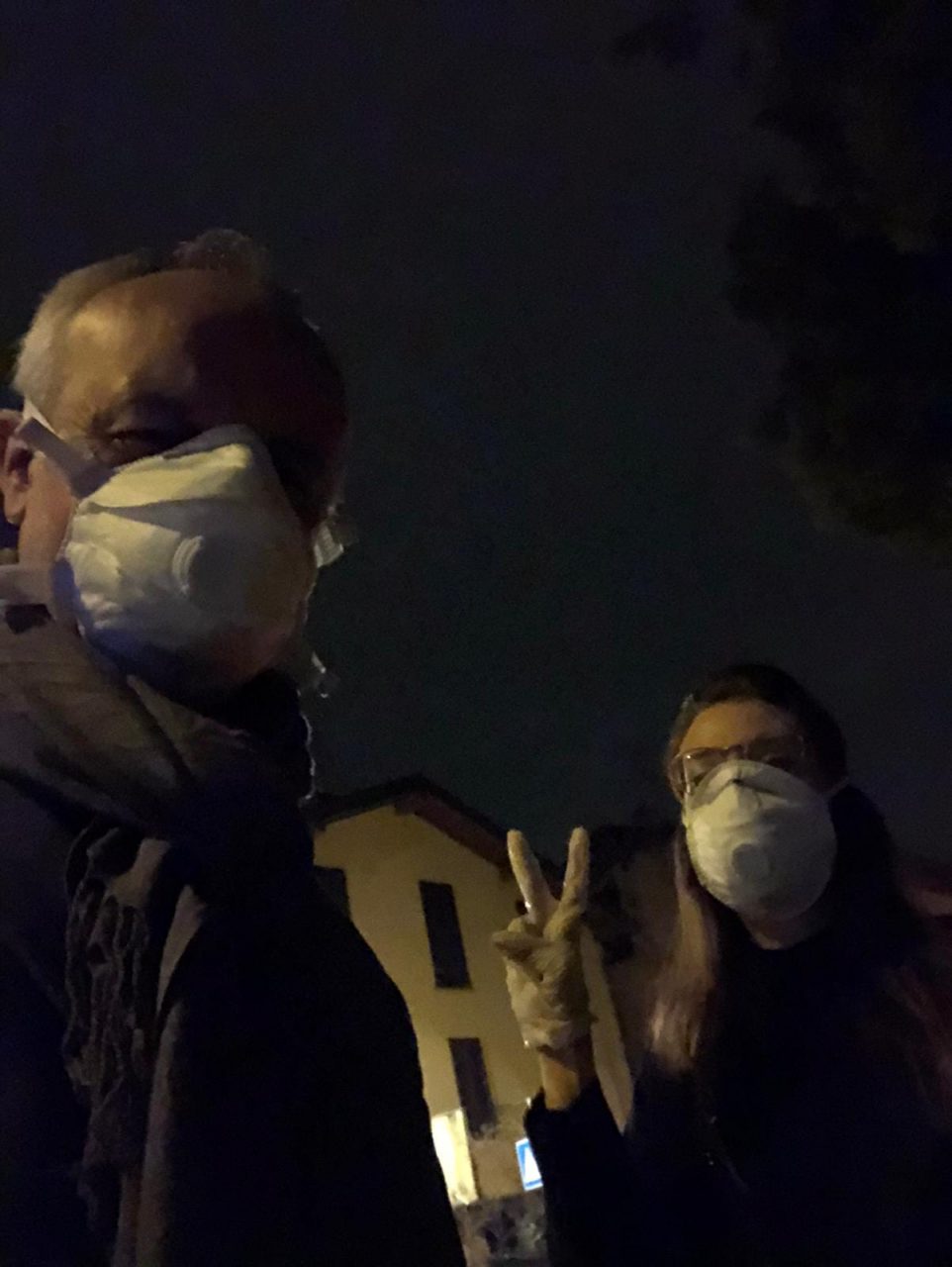 Coronavirus, seduta del Consiglio comunale con guanti e mascherine