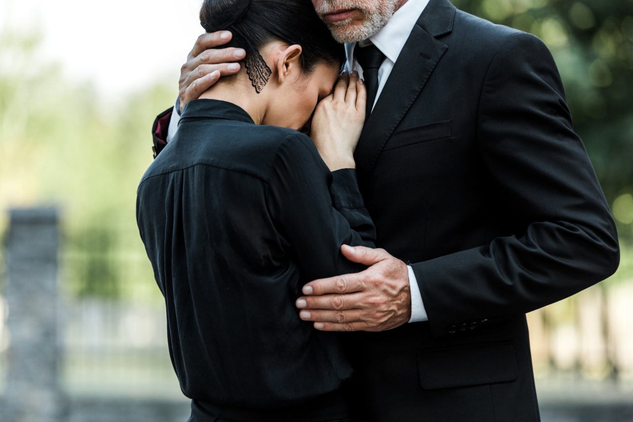 Come organizzare un funerale: le cose da conoscere e i passaggi da effettuare