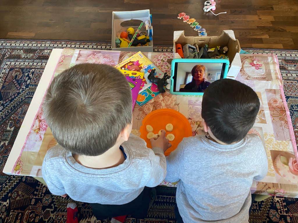 Scuola a distanza, 350 bimbi connessi simultaneamente