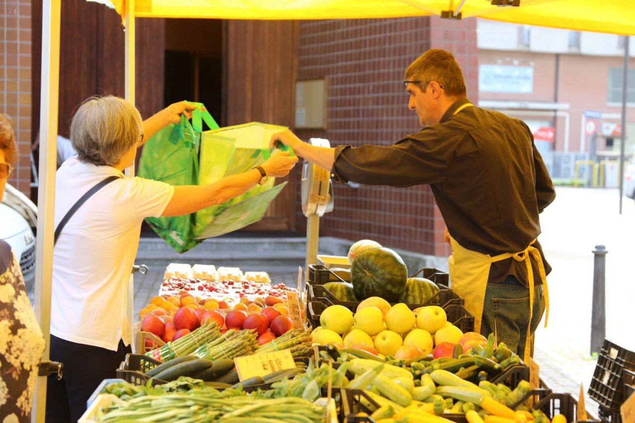 Coronavirus, confermati solo i mercati alimentari
