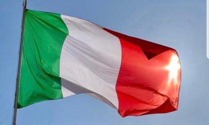 Coronavirus, ad Arcore tutti cantano l'inno di Mameli con la Protezione civile