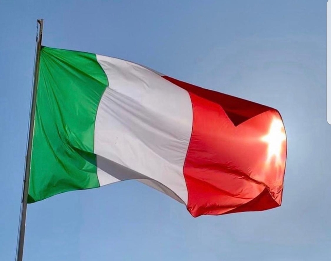Coronavirus, ad Arcore tutti cantano l’inno di Mameli con la Protezione civile