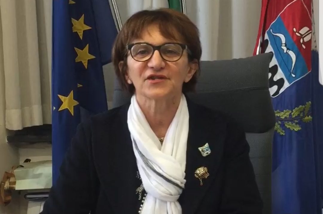 Coronavirus, il sindaco bacchetta gli arcoresi: “Basta andare a fare la spesa tutti i giorni”