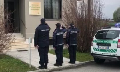 Il corpo di Polizia locale Brianza Est rende onore alle persone uccise dal Covid-19