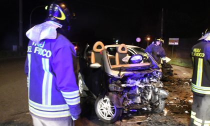 Scontro frontale tra due auto, tre feriti VIDEO E FOTO