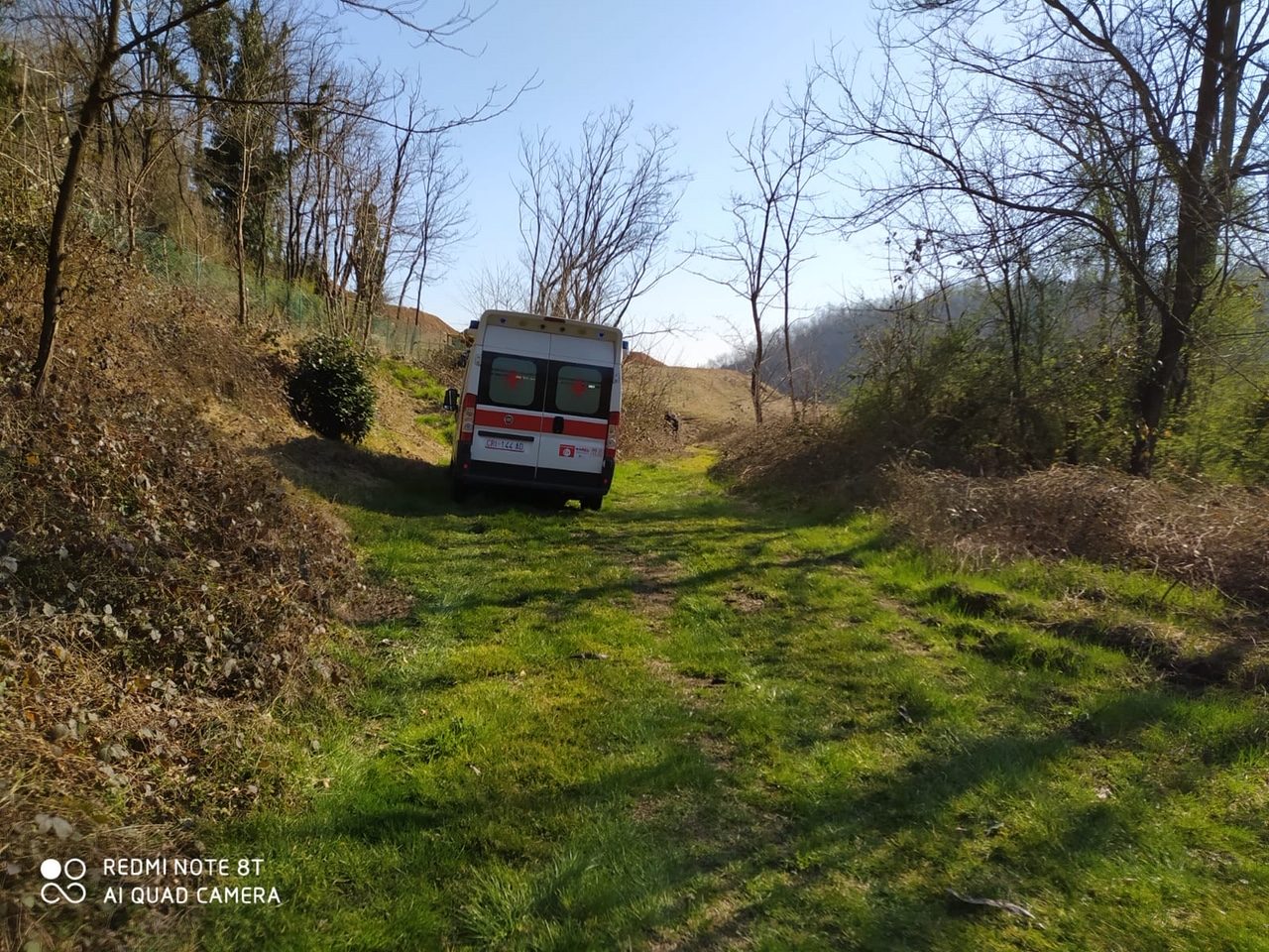 Malore durante la passeggiata: grave cinquantenne