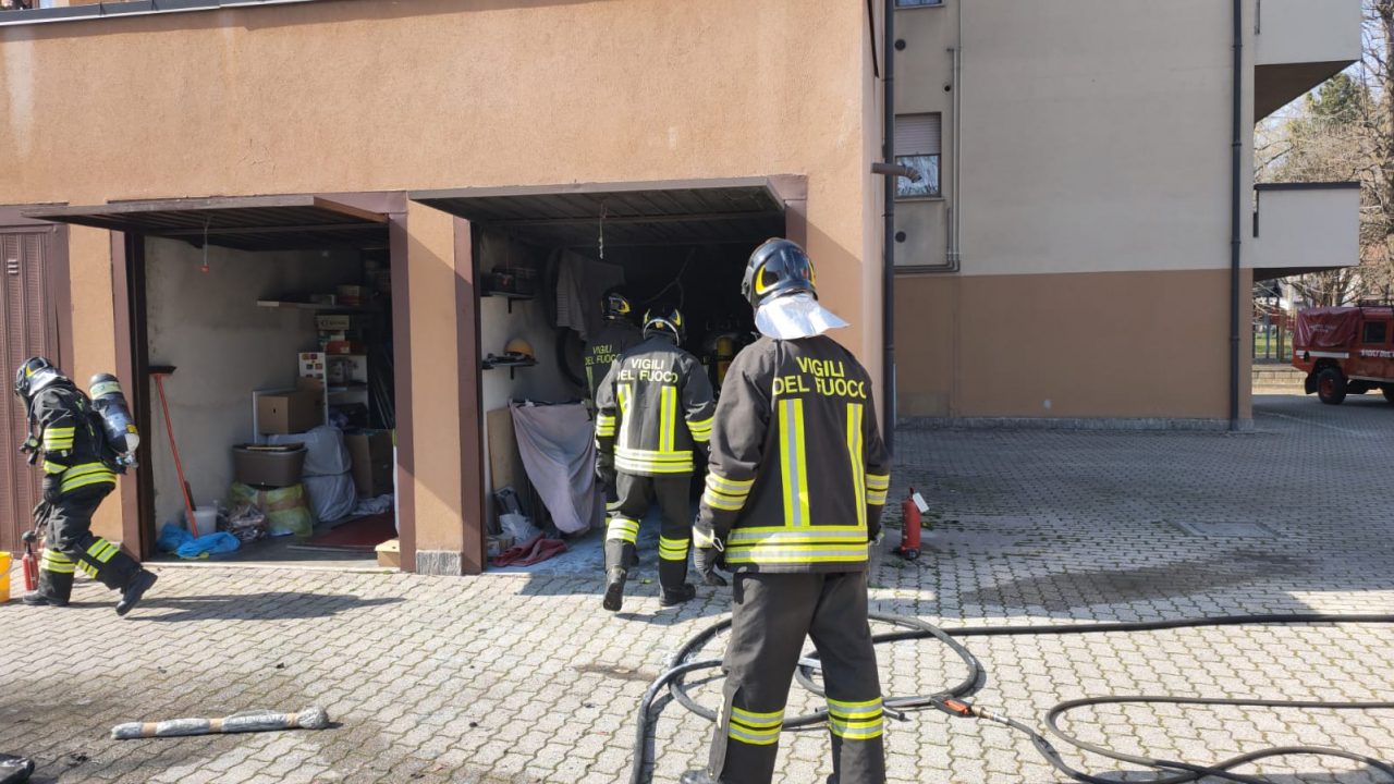 Incendio in un box a Lentate, 18enne in ospedale