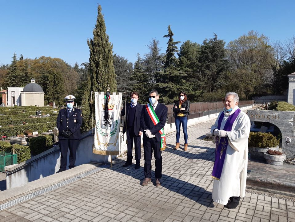 Vimercate, l’omaggio del sindaco alla città e ai suoi caduti
