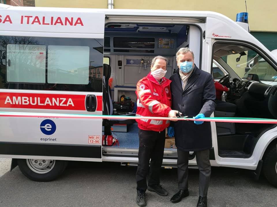 Coronavirus, sindaco inaugura nuova ambulanza della Cri