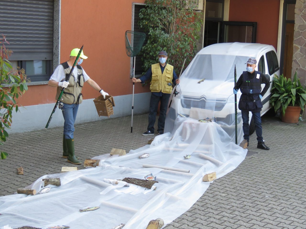 Torneo di pesca molto alternativo a Giussano VIDEO