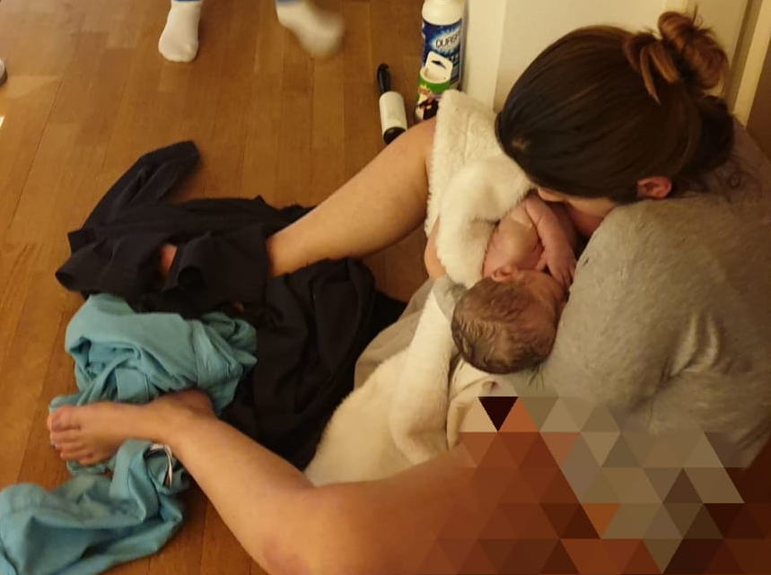 Due mamme partoriscono in casa… è la Vittoria della vita