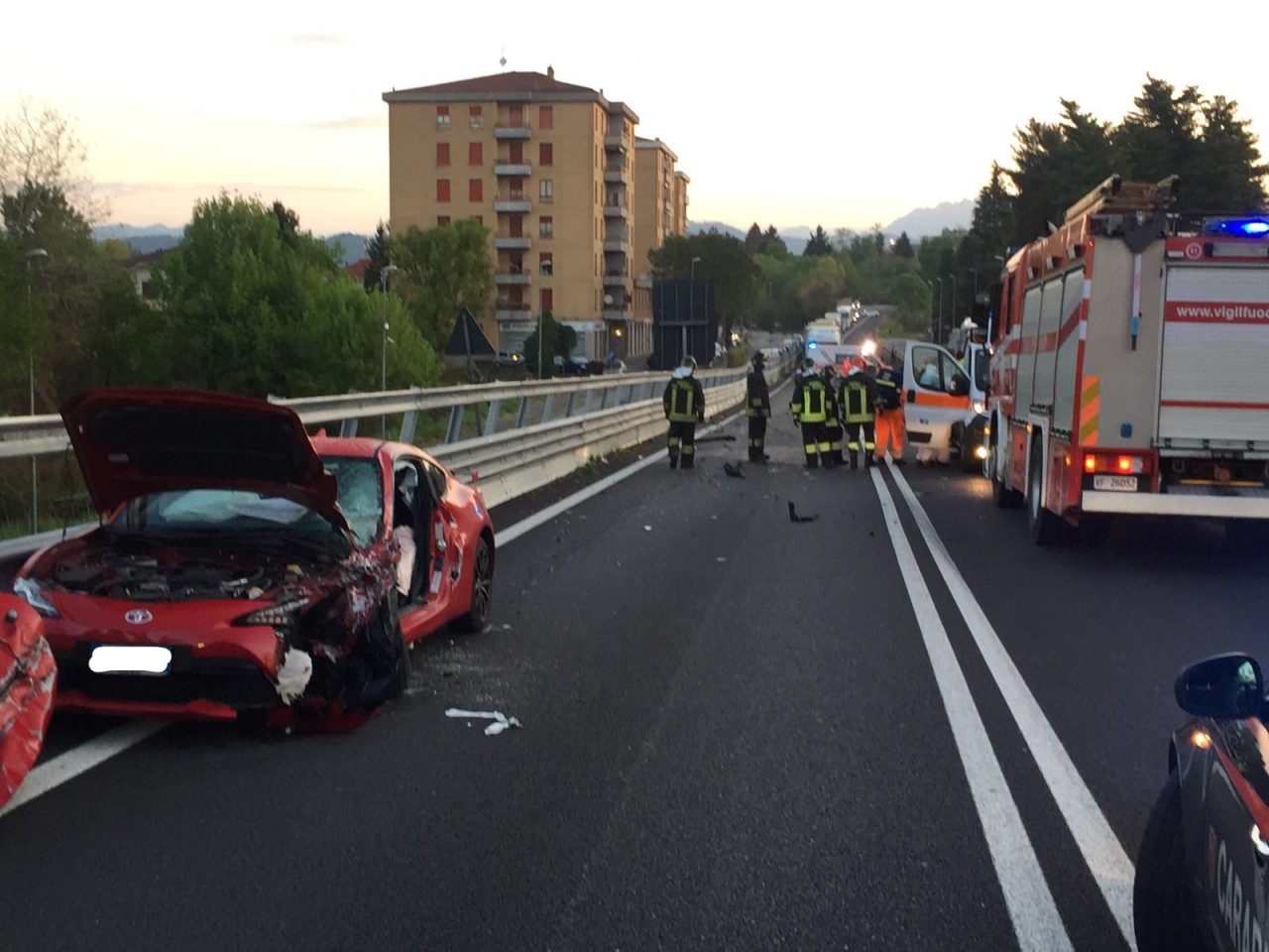 Schianto tra due auto all’alba a Usmate FOTO