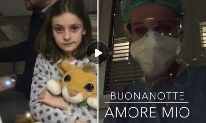 Mamma dottoressa canta la buonanotte dal reparto - VIDEO
