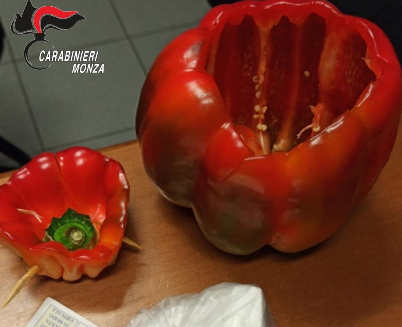 Droga nascosta in un peperone: arrestato fruttivendolo