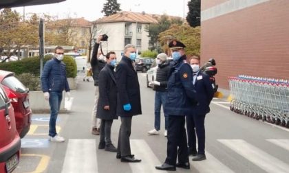 Coronavirus, sopralluogo di sindaco e assessore in supermercati, poste e stazione